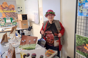 La fée Christiane au service des champignons, ©Photo Alain Benard