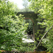 Parcours Familial et Sportif Louis Constantin, Pont routier avenue Bénite-Fontaine au-dessus ruisseau, ©Photo Alain Benard
